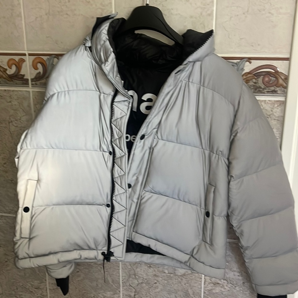 BARELY WORN Aritzia Super Puff size small